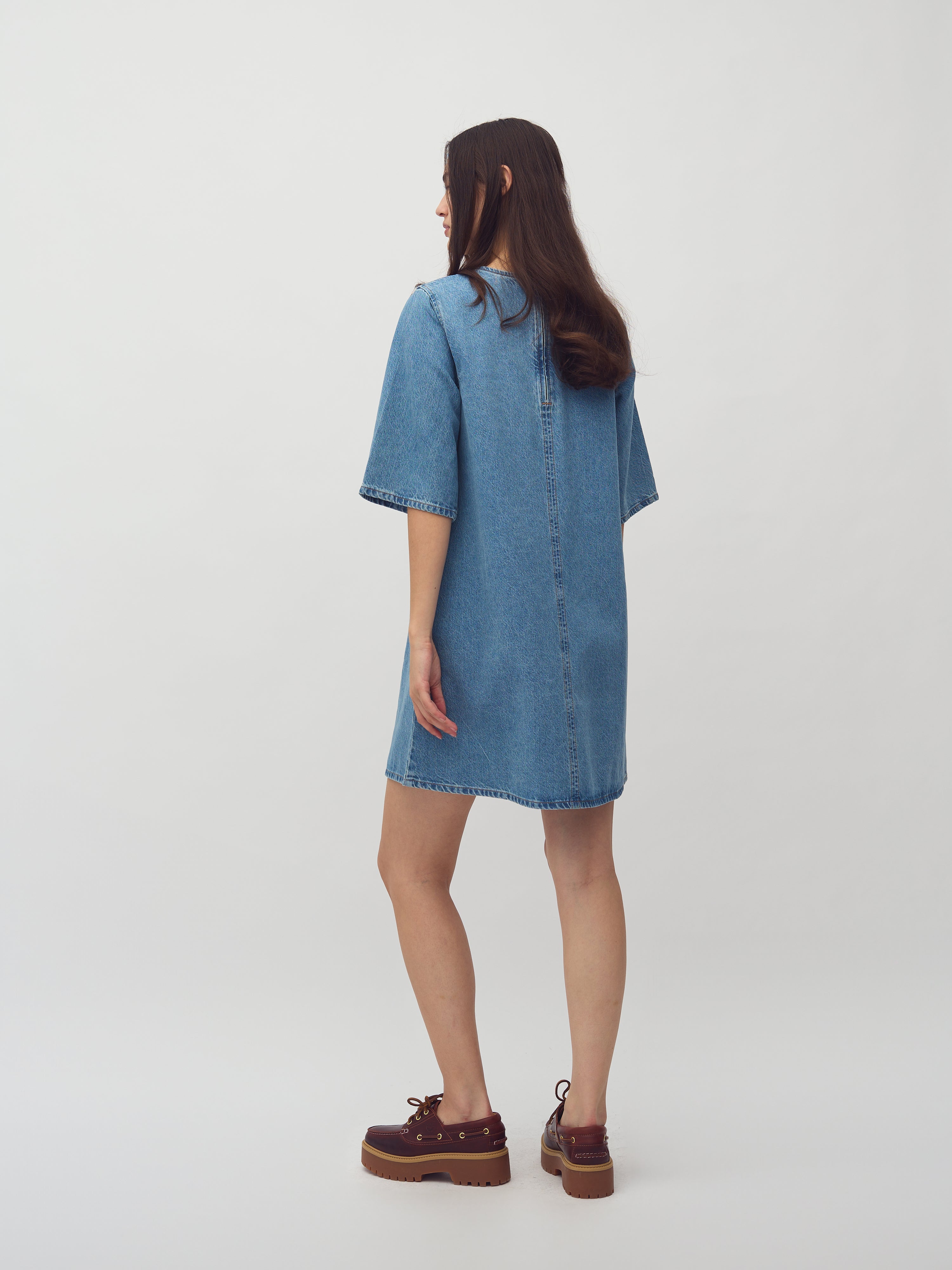 Carmen-M_Light Blue Wash_Model_