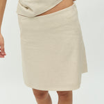 Daphnie-M_Natural Linen_Model_3
