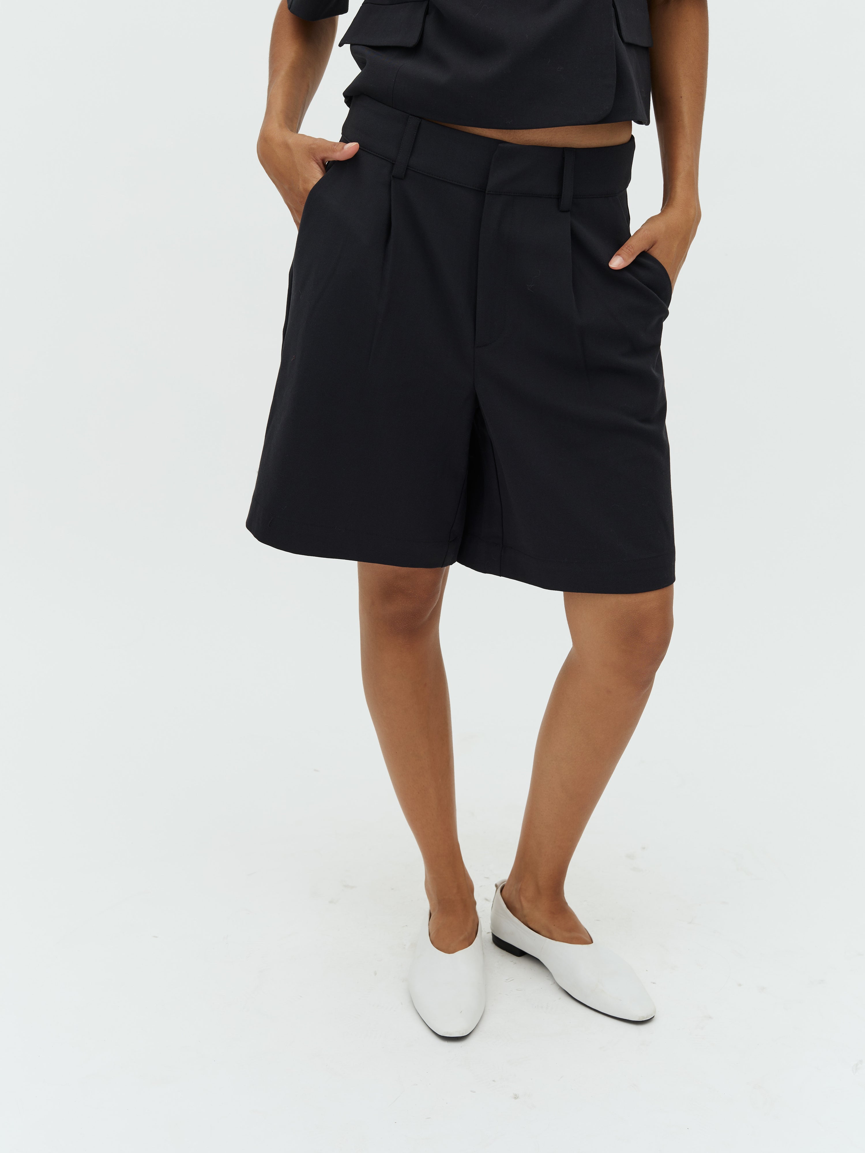 Guri-M_Black_Model_4