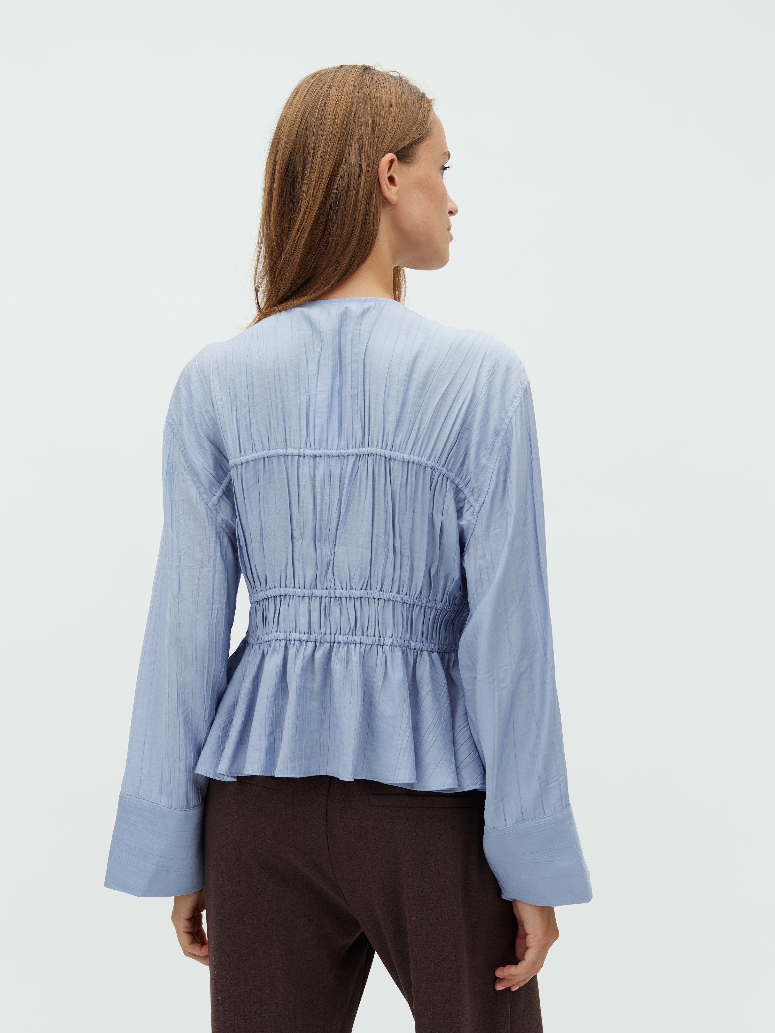 Taneil LS-M_Blue Lilac_Model_2