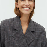Iva-M_Grey Check_Model_1
