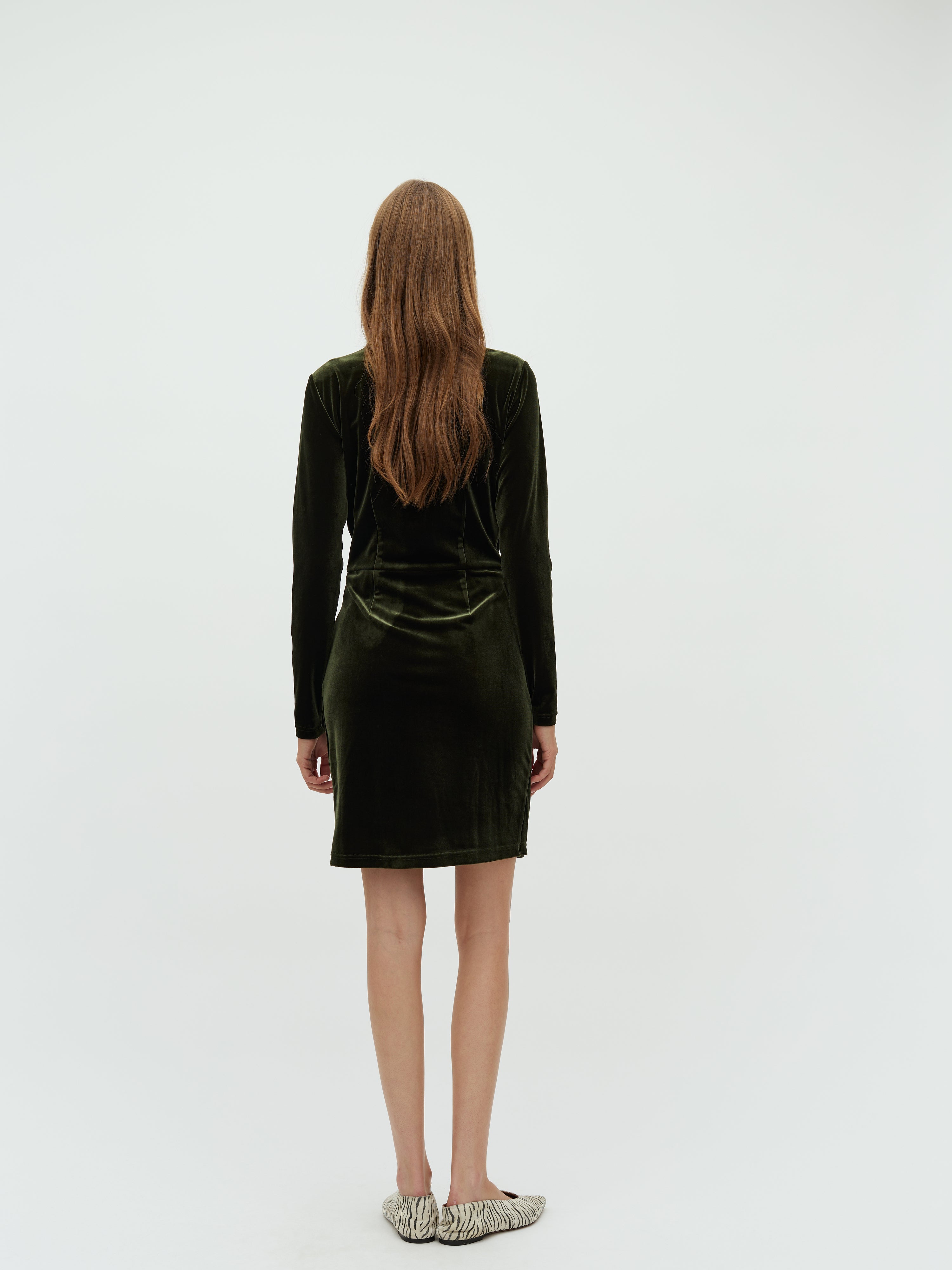 Madena_Pine Green_Model_2