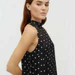 Paletta-M_Black Sugar Dots_Model_2