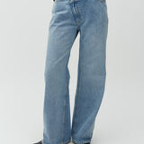 Bellmer-M_Light Blue Brushing_Model_3