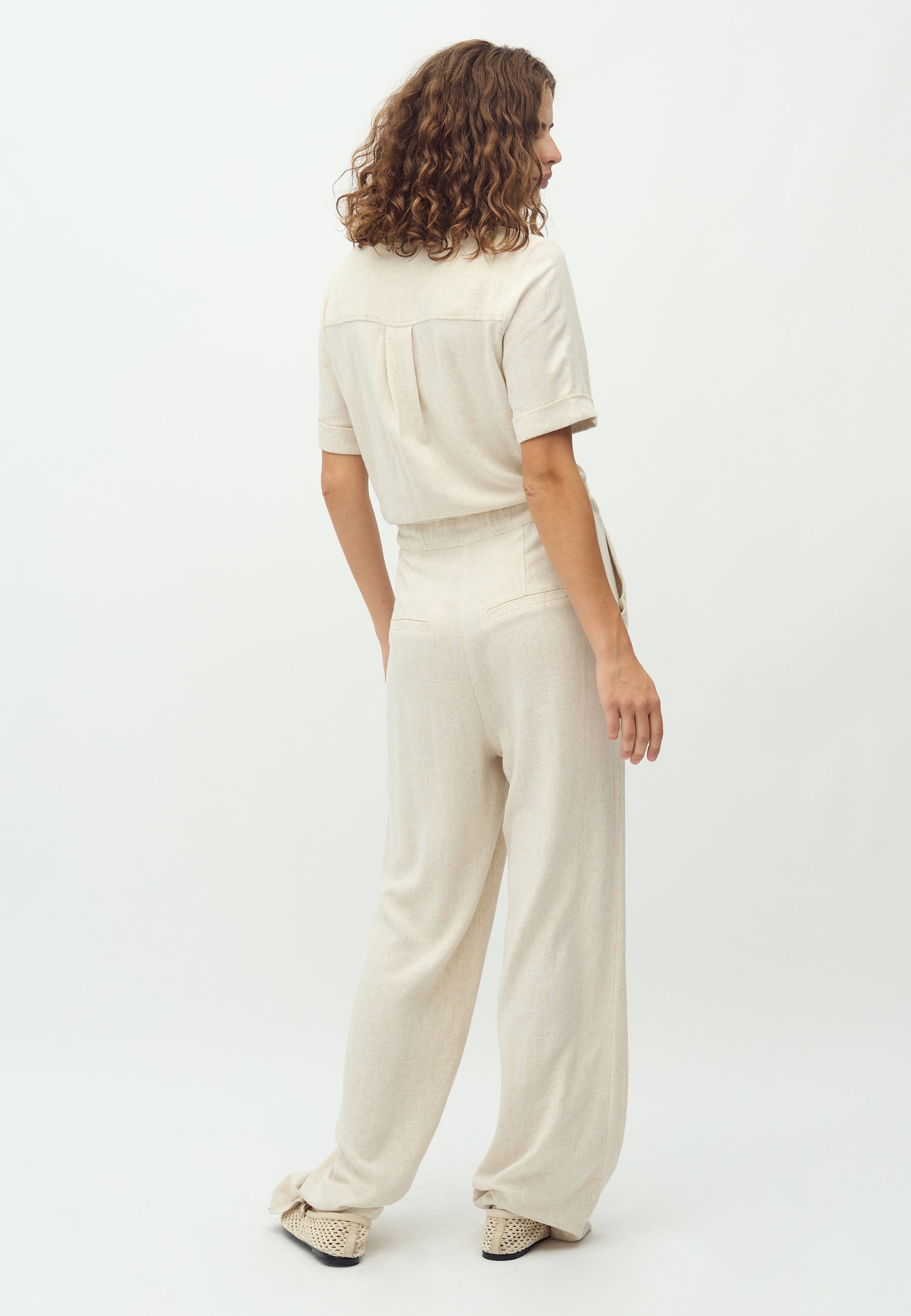Carellia-M_Natural Beige_Model_3