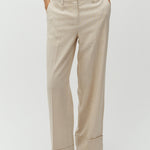 Ottavie-M_Natural Linen_Model_1