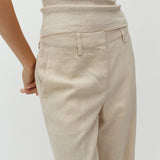 Ottavie-M_Natural Linen_Model_3