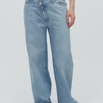 Bellmer-M_Light Blue Brushing_Model_1