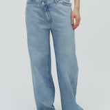 Bellmer-M_Light Blue Brushing_Model_1