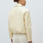 Vevine-M_Summer Yellow_Model_2