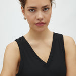Jaxson V-M_Black_Model_1